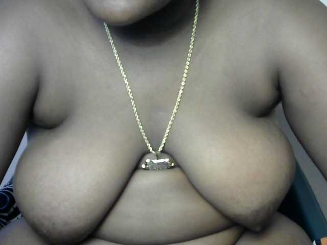 Fatassbitch7 live cam on BongaCams