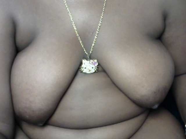 Fatassbitch7 live cam on BongaCams
