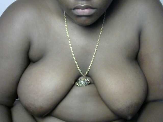 Fatassbitch7 live cam on BongaCams