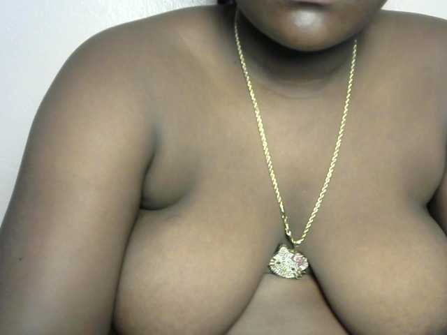 Fatassbitch7 live cam on BongaCams