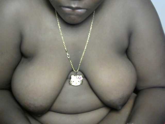 Fatassbitch7 live cam on BongaCams