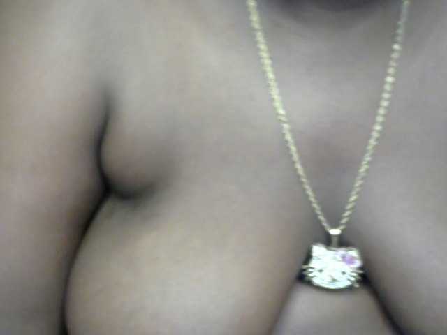 Fatassbitch7 live cam on BongaCams