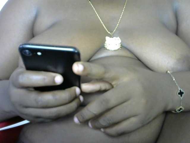 Fatassbitch7 live cam on BongaCams