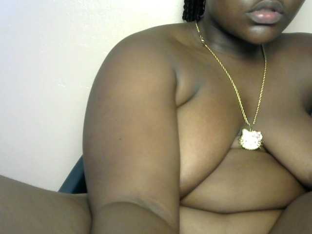 Fatassbitch7 live cam on BongaCams