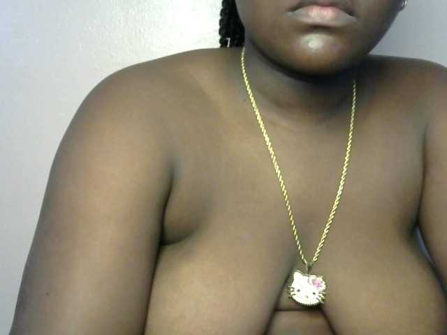 Fatassbitch7 live cam on BongaCams