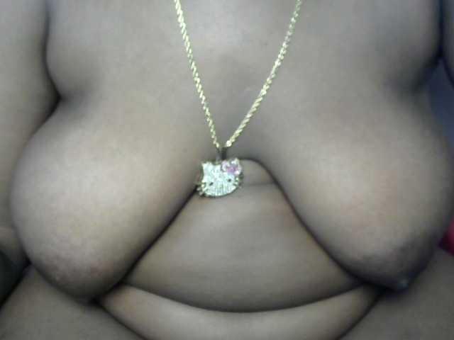 Fatassbitch7 live cam on BongaCams