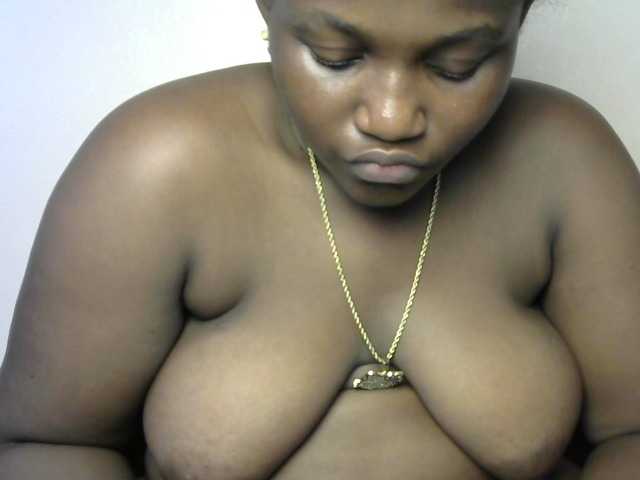 Fatassbitch7 live cam on BongaCams