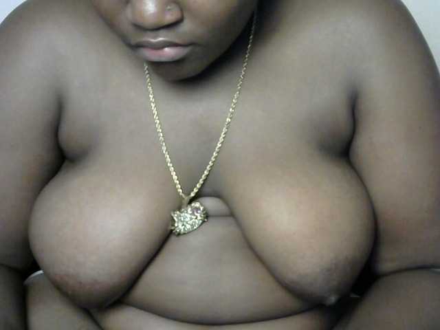 Fatassbitch7 live cam on BongaCams