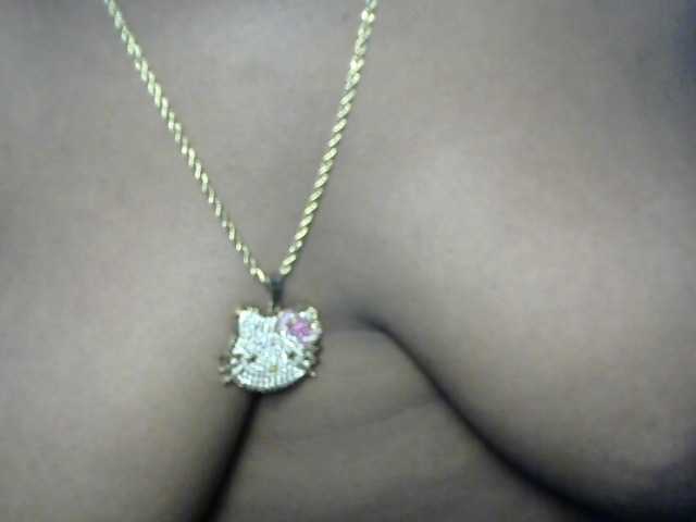 Fatassbitch7 live cam on BongaCams