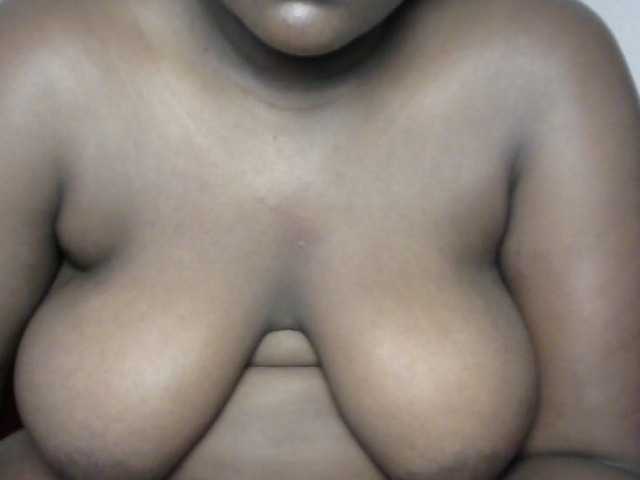 Fatassbitch7 live cam on BongaCams