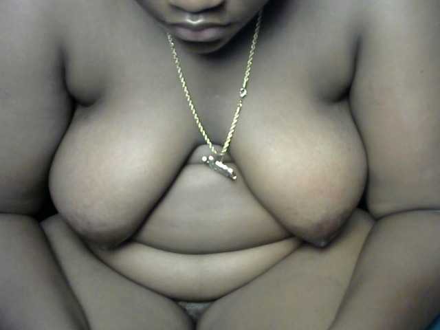Fatassbitch7 live cam on BongaCams