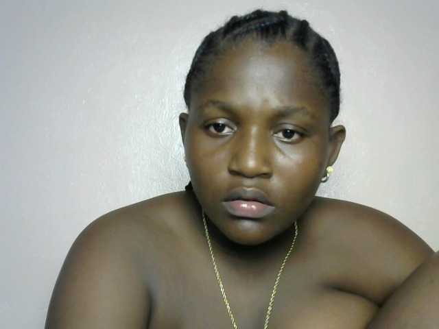 Fatassbitch7 live cam on BongaCams