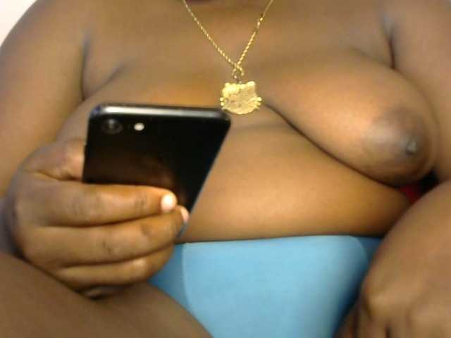 Fatassbitch7 live cam on BongaCams