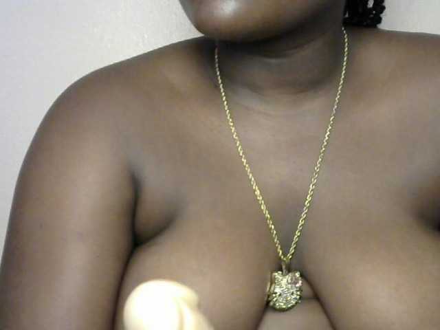 Fatassbitch7 live cam on BongaCams
