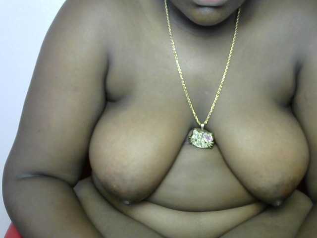 Fatassbitch7 live cam on BongaCams
