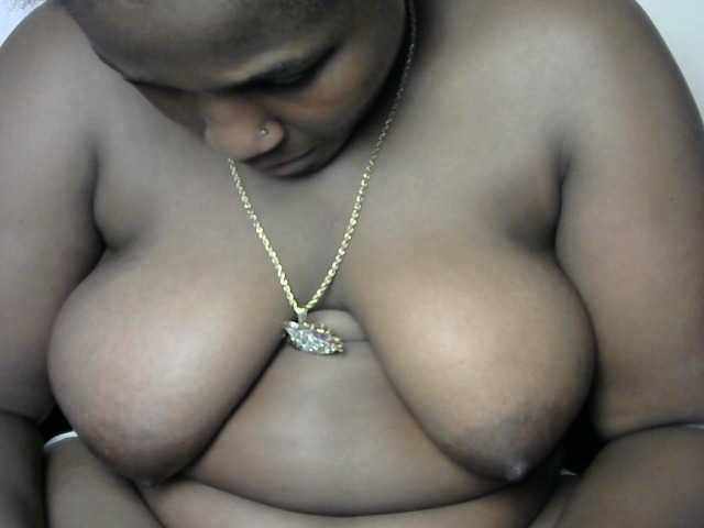 Fatassbitch7 live cam on BongaCams