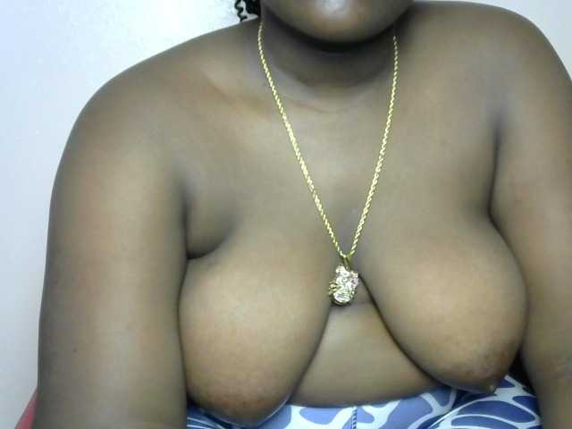 Fatassbitch7 live cam on BongaCams