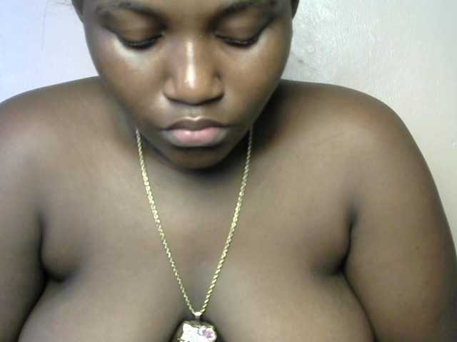 Fatassbitch7 live cam on BongaCams