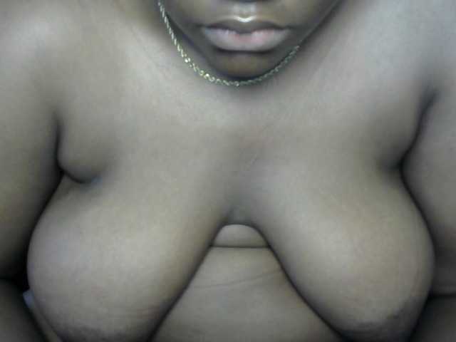 Fatassbitch7 live cam on BongaCams