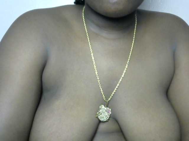 Fatassbitch7 live cam on BongaCams