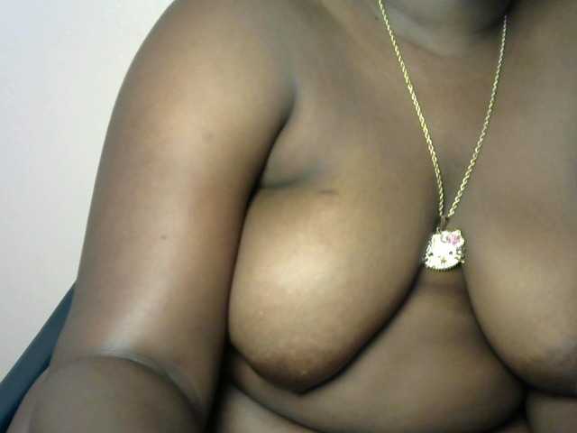 Fatassbitch7 live cam on BongaCams