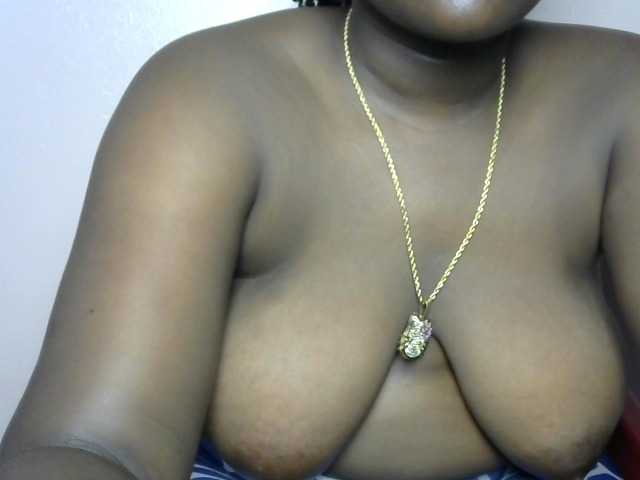 Fatassbitch7 live cam on BongaCams