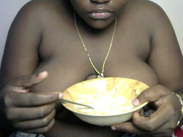 Fatassbitch7 live cam on BongaCams