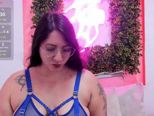 SophieCorrales live cam on BongaCams