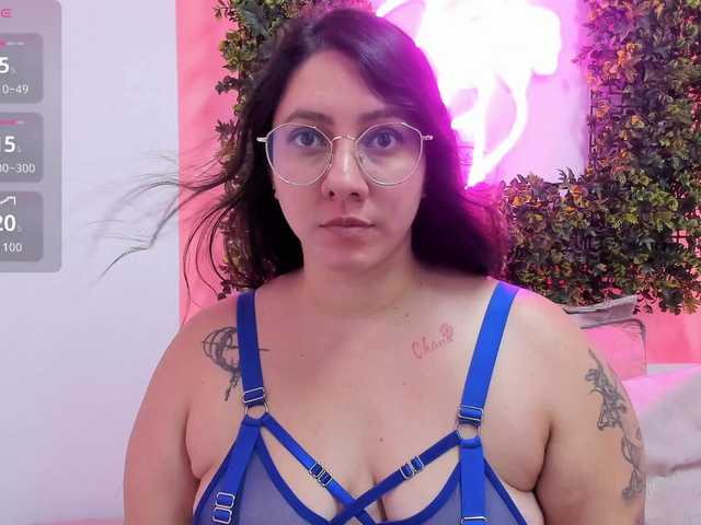 SophieCorrales live cam on BongaCams