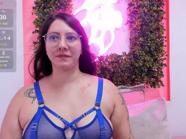 SophieCorrales live cam on BongaCams