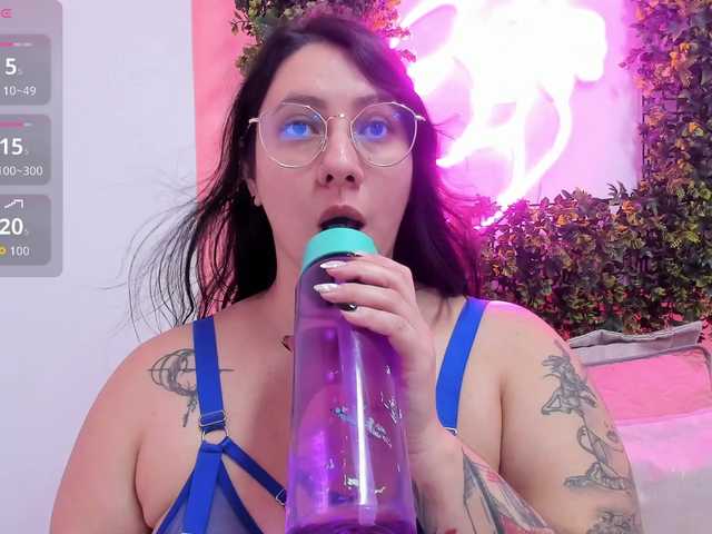 SophieCorrales live cam on BongaCams