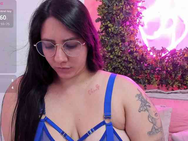 SophieCorrales webcam