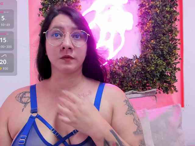 SophieCorrales webcam