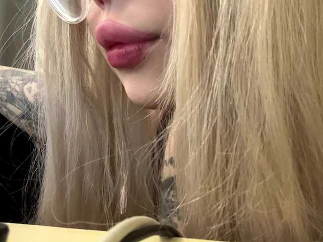AngelenaBuote live cam on BongaCams