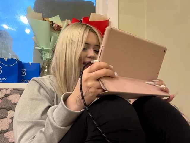 AngelenaBuote live cam on BongaCams