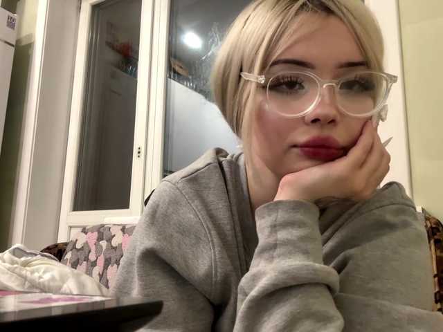AngelenaBuote live cam on BongaCams