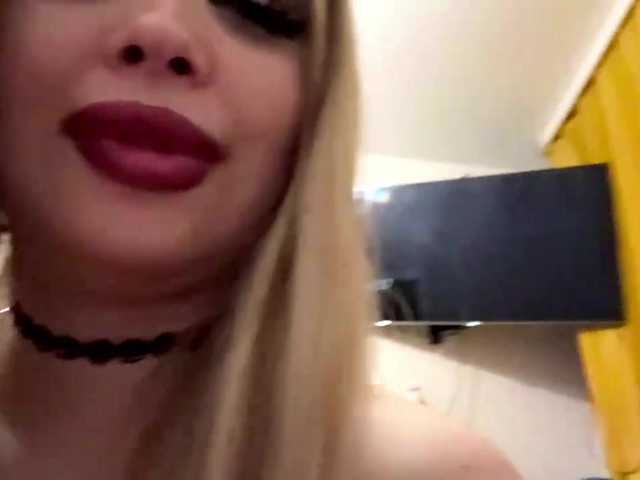 AngelenaBuote live cam on BongaCams