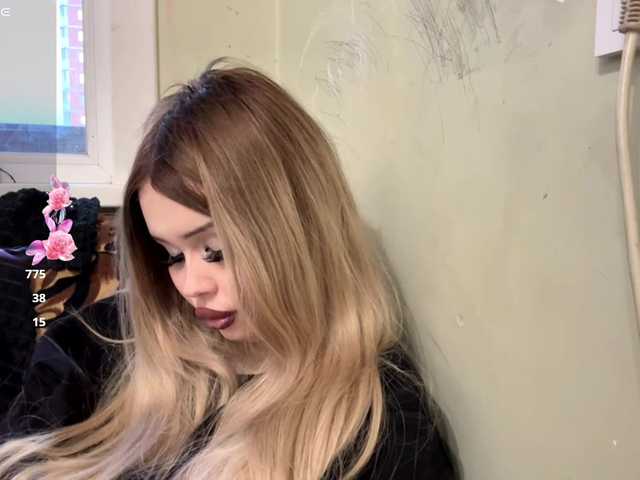 AngelenaBuote live cam