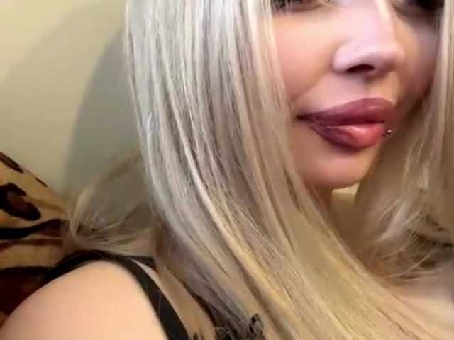 AngelenaBuote live cam on BongaCams