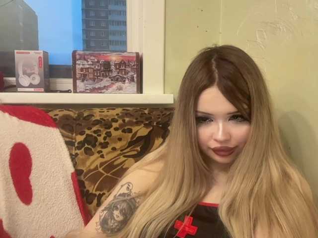 AngelenaBuote live cam on 
