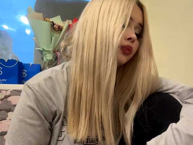 AngelenaBuote live cam on BongaCams