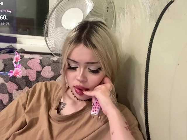 AngelenaBuote live cam on BongaCams