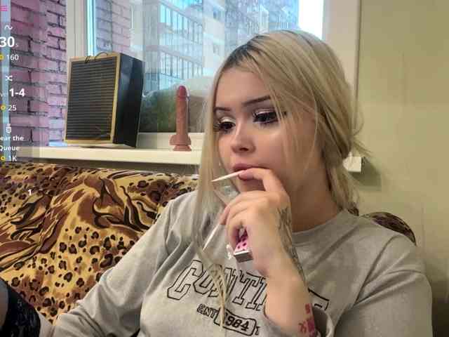 AngelenaBuote webcam