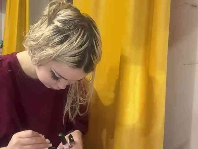AngelenaBuote webcam