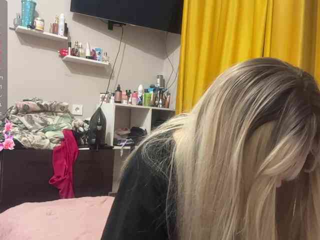 AngelenaBuote webcam