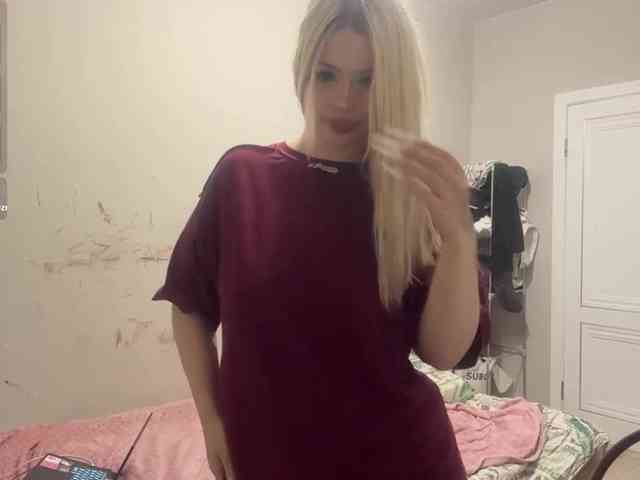 AngelenaBuote webcam
