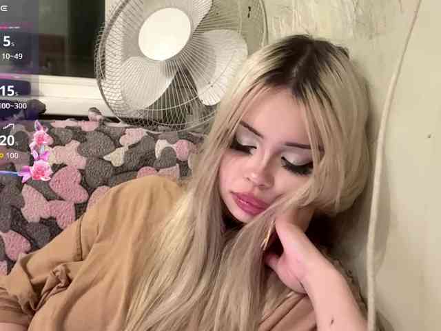 AngelenaBuote webcam