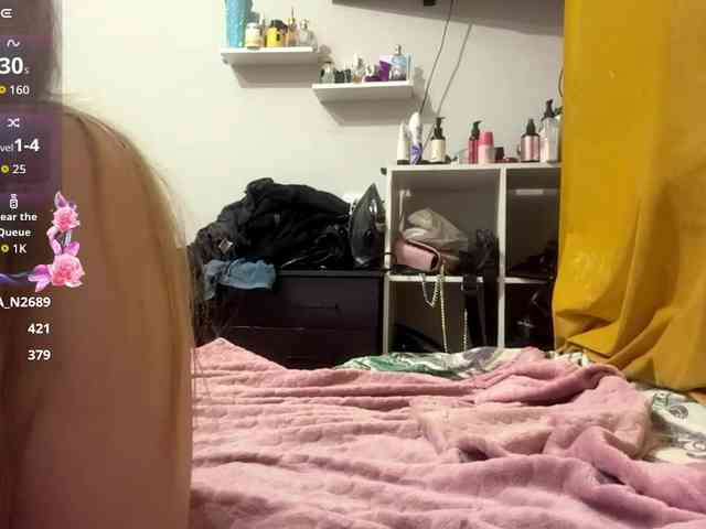 AngelenaBuote webcam