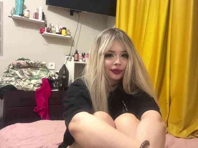 AngelenaBuote webcam