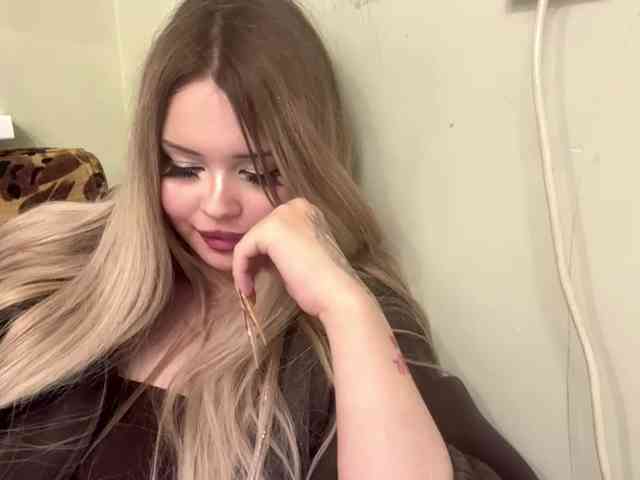 AngelenaBuote webcam
